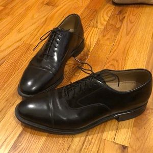 Men’s 10.5 Johnston & Murphy black leather dress shoes
